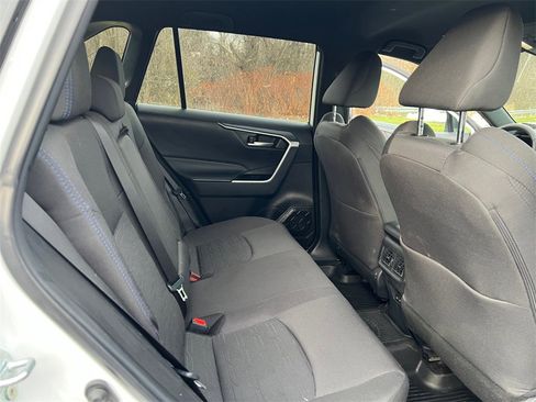 Used 2025 Toyota RAV4 SE image 27