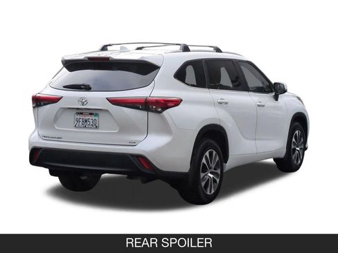 Used 2023 Toyota Highlander XLE FWD image 9