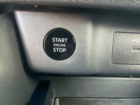 Used 2024 Nissan Rogue SV FWD image 31