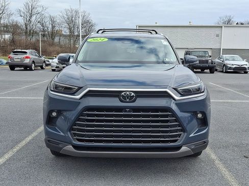 Used 2024 Toyota Grand Highlander AWD image 2