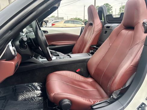 Used 2019 MAZDA MX-5 Miata Grand Touring RWD image 16