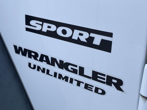 Used 2016 Jeep Wrangler Unlimited Sport w/ Quick Order Package 24S AWD/4WD image 33
