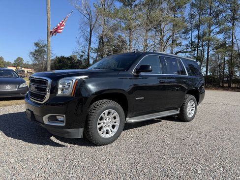 Used 2017 GMC Yukon SLT image 2