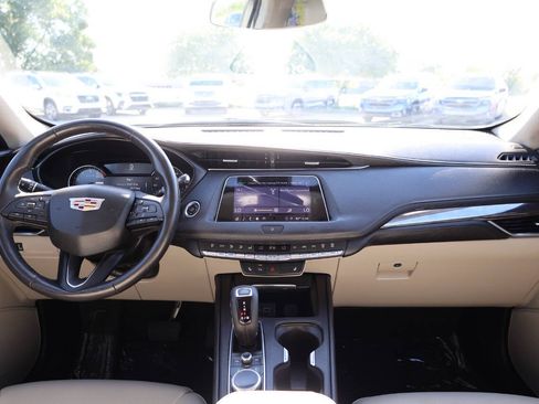 Used 2019 Cadillac XT4 Luxury AWD/4WD image 14
