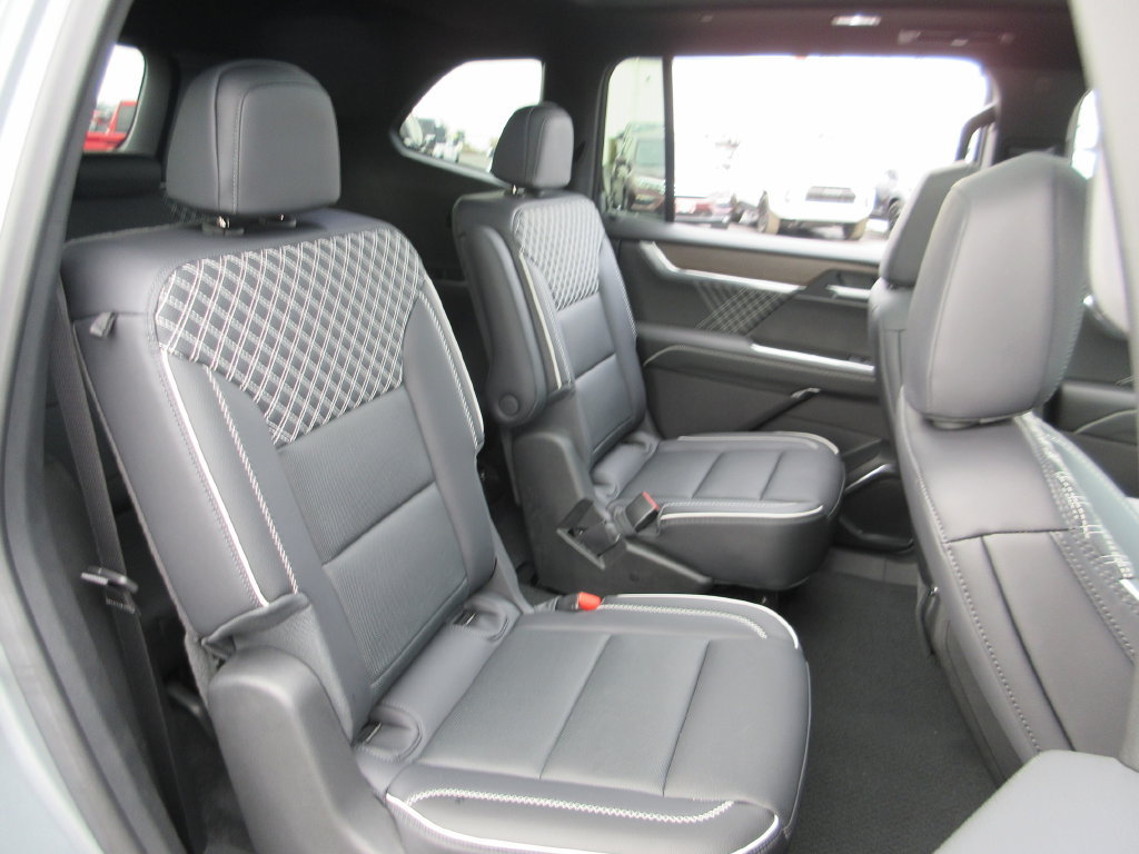 Certified 2025 GMC Acadia Denali AWD/4WD image 25