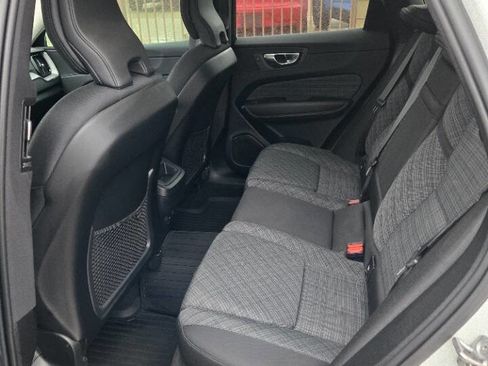 Used 2023 Volvo XC60 B5 Core image 27