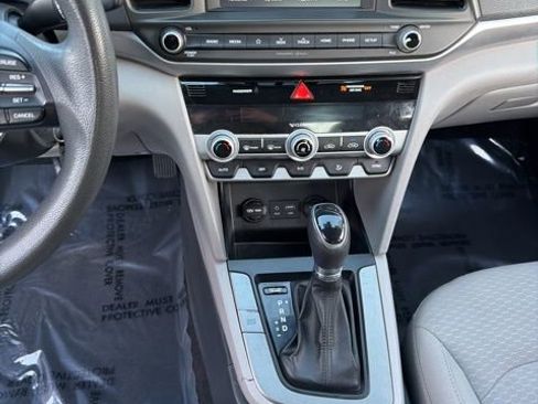 Used 2020 Hyundai Elantra SEL image 19