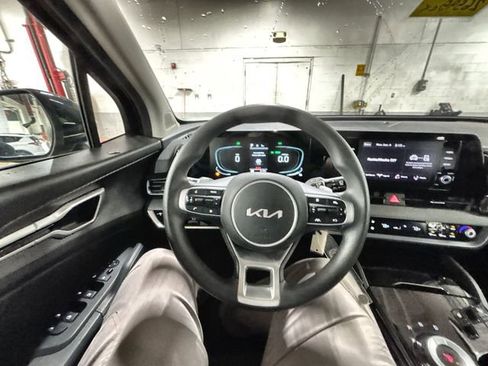 Certified 2023 Kia Sportage LX image 13