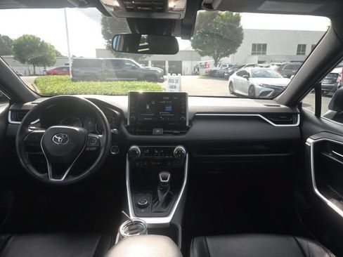 Used 2022 Toyota RAV4 SE w/ Convenience Package AWD/4WD image 12