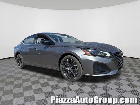Used 2023 Nissan Altima 2.5 SR image 1