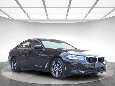 Used 2023 BMW 530i xDrive w/ Premium Package AWD/4WD image 3