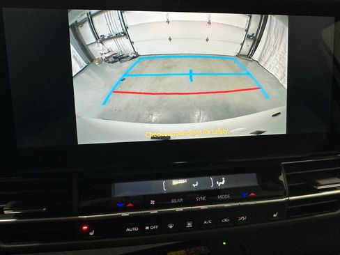 Used 2025 Toyota Sienna XSE image 41