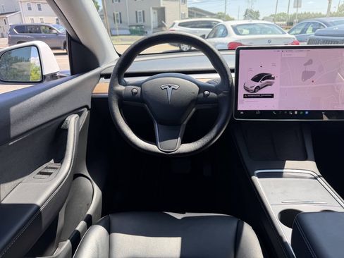 Used 2022 Tesla Model Y Long Range AWD/4WD image 21