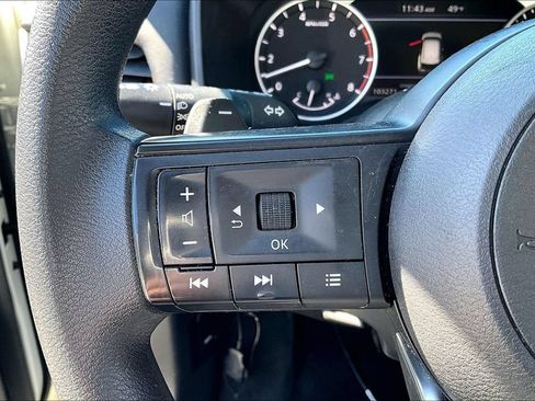 Used 2023 Nissan Rogue S FWD image 11