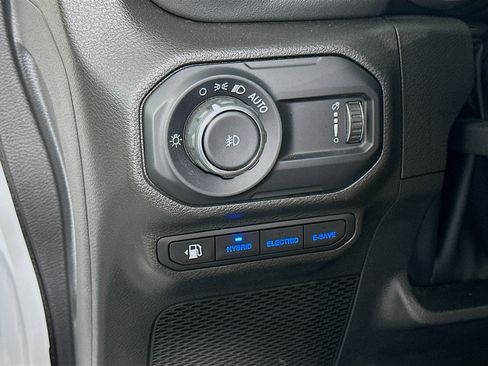 Used 2023 Jeep Wrangler Unlimited Sahara w/ Cold Weather Group AWD/4WD image 16