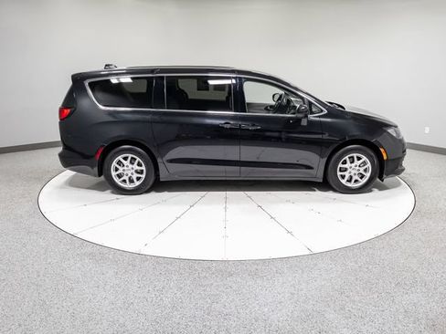 Used 2020 Chrysler Voyager LX FWD image 31