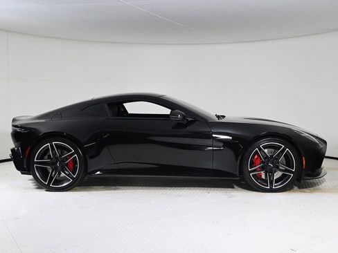Used 2025 Aston Martin V8 Vantage Coupe image 17