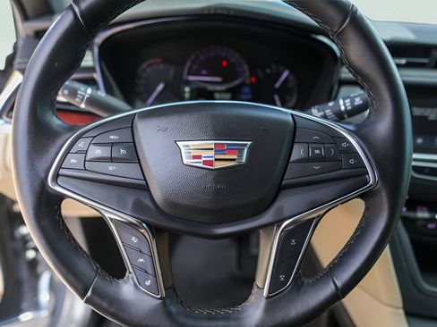 Used 2019 Cadillac XT5 Luxury FWD image 11
