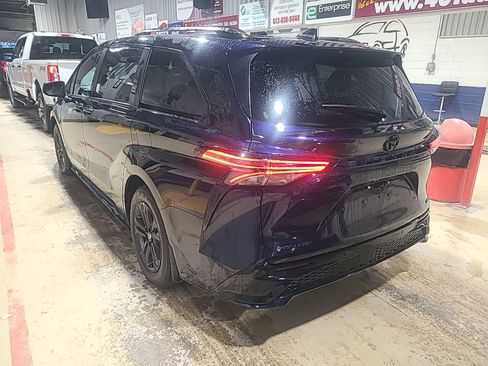Used 2026 Toyota Sienna XSE AWD/4WD image 6