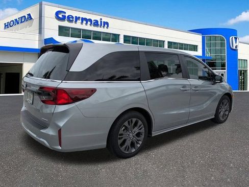 Used 2025 Honda Odyssey Touring image 5