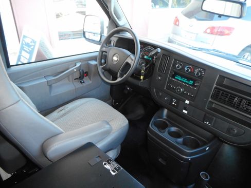 Used 2016 Chevrolet Express 2500 RWD image 22