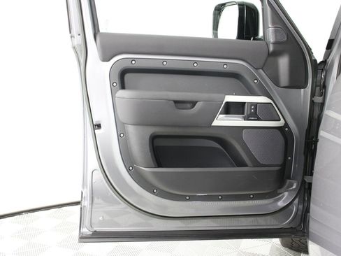 Used 2023 Land Rover Defender 110 S image 17