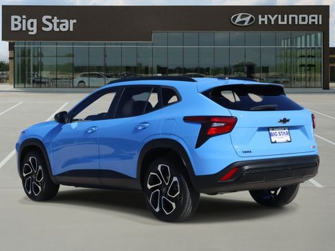 Used 2024 Chevrolet Trax RS w/ Sunroof Package image 3