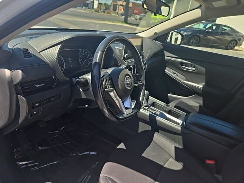 Used 2022 Nissan Sentra SV FWD image 11