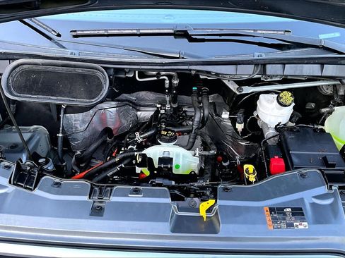 Used 2022 Ford E-Transit Medium Roof image 29