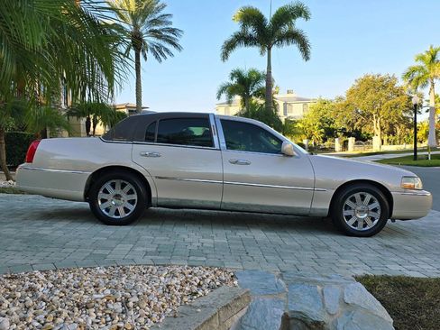 Used 2003 Lincoln Town Car Cartier image 45