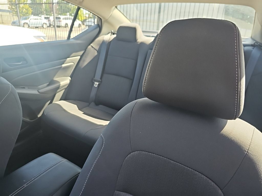 Used 2025 Nissan Altima 2.5 SV FWD image 9
