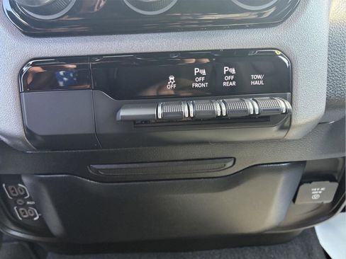 Used 2025 RAM 1500 Big Horn AWD/4WD image 25