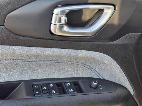 Used 2024 Jeep Compass Latitude w/ Convenience Group image 9