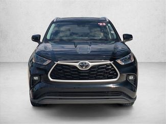 Used 2023 Toyota Highlander XLE video 2