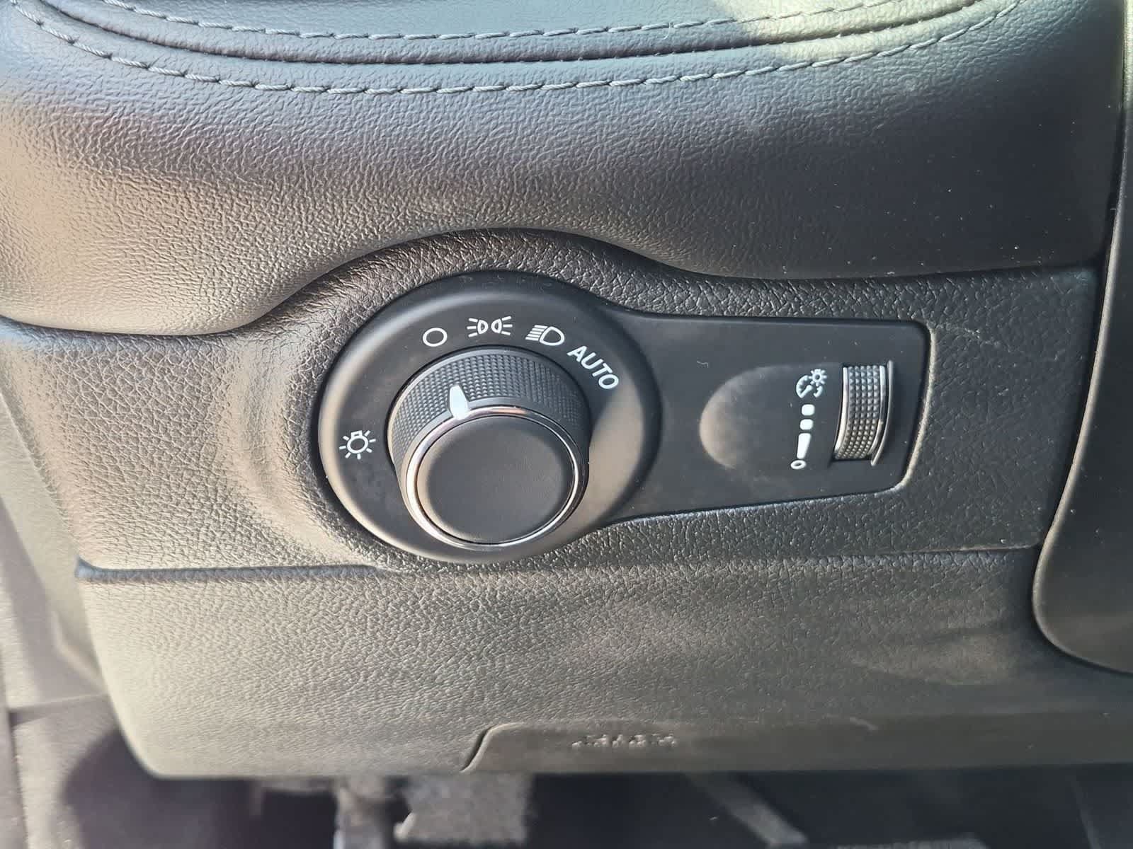 Used 2023 Dodge Durango SXT RWD image 17