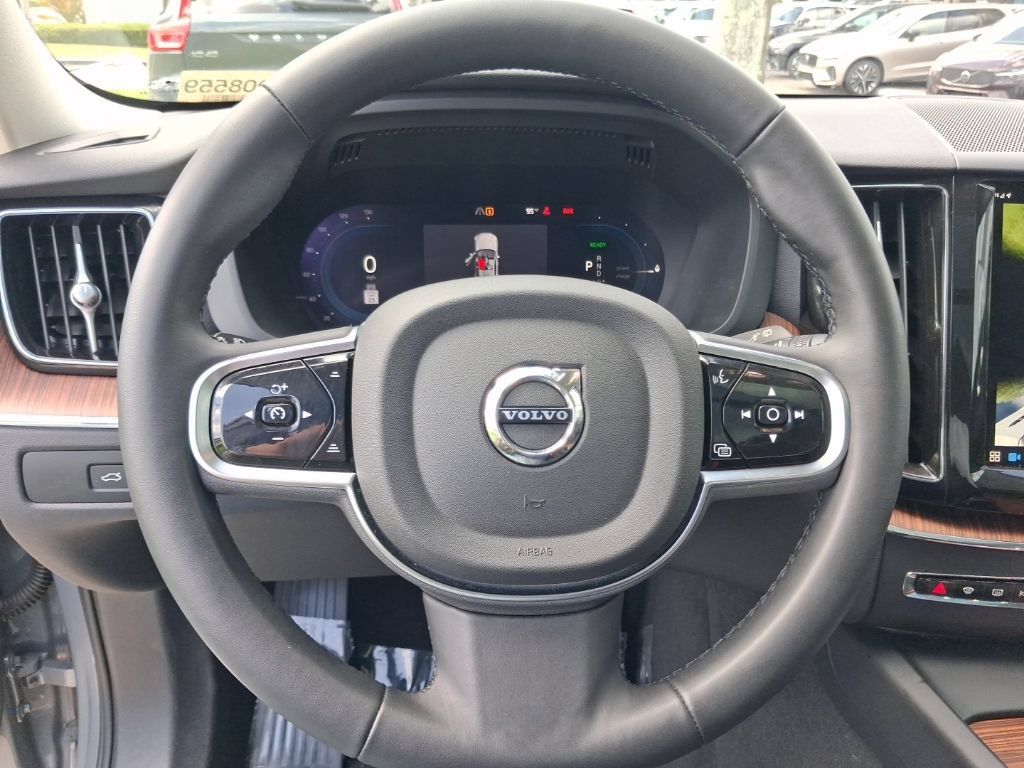 Certified 2024 Volvo XC60 T8 Plus w/ Protection Package Premier AWD/4WD image 16