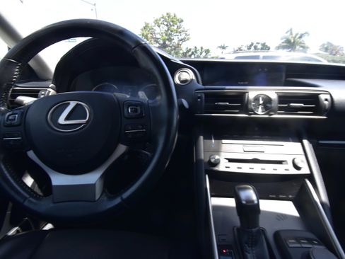 Used 2019 Lexus IS 300 RWD image 12