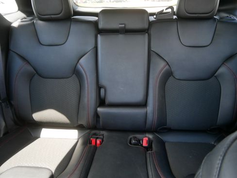 Used 2022 Jeep Cherokee Trailhawk AWD/4WD image 13