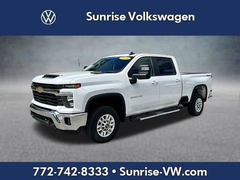 Used 2025 Chevrolet Silverado 2500 LT w/ Convenience Package AWD/4WD image 1