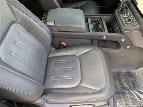 Used 2022 Land Rover Defender 90 X-Dynamic S image 21