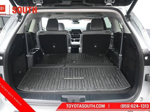 Used 2022 Toyota Highlander XLE AWD/4WD image 33