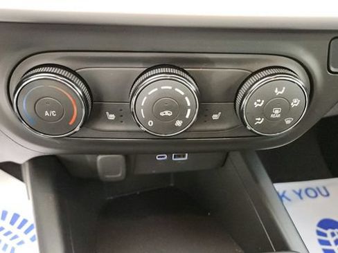 Used 2024 Chevrolet Trax LS w/ LS Convenience Package FWD image 16