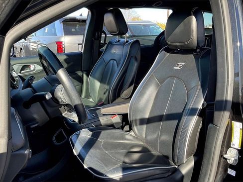 Used 2018 Chrysler Pacifica Limited w/ S Appearance Package image 28