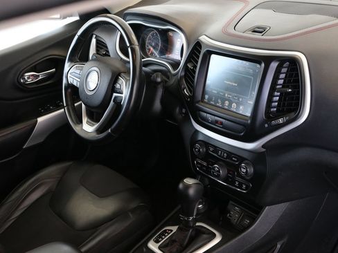 Used 2018 Jeep Cherokee Trailhawk AWD/4WD image 47