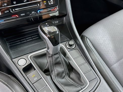 Used 2025 Volkswagen Jetta SE FWD image 24
