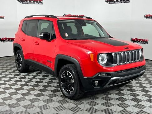 Used 2023 Jeep Renegade Latitude AWD/4WD image 2