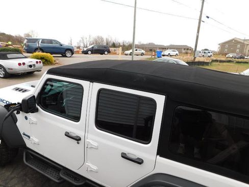 Used 2023 Jeep Wrangler Unlimited Rubicon 4xe image 39