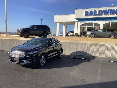 Used 2020 Lincoln Nautilus Reserve image 3