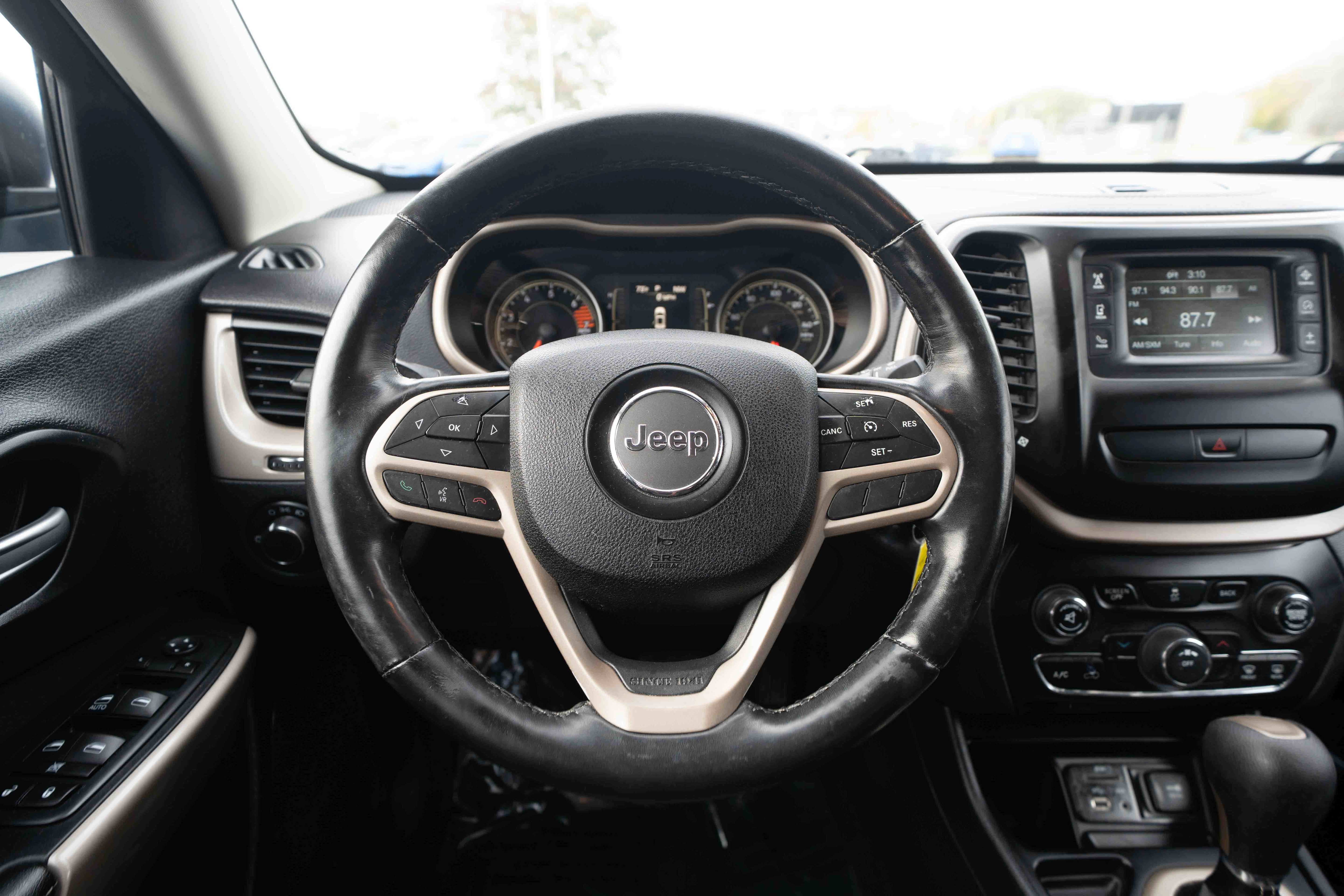 Used 2017 Jeep Cherokee Sport w/ Cold Weather Group FWD image 21