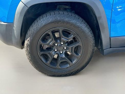 Used 2019 Jeep Cherokee Trailhawk AWD/4WD image 31